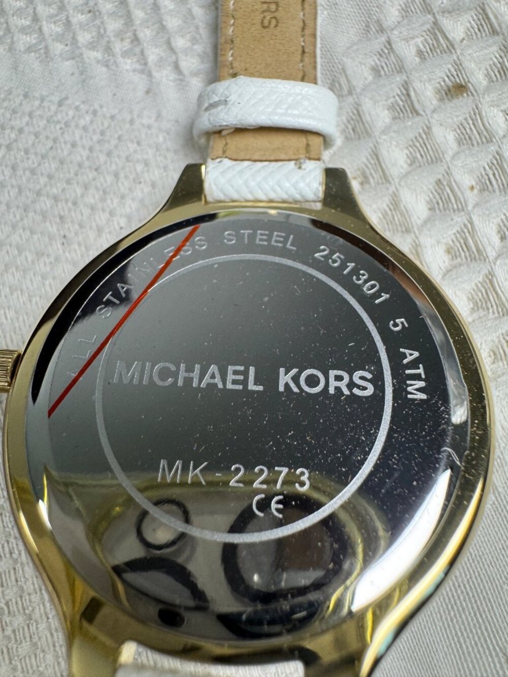 Michael Kors MK2273 Slim Runway Gold Tone Watch With White Leather Strap & Box - Picture 6 of 6